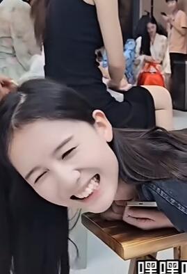 集梦张开朗开会打手板和屁股