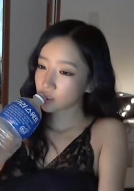 韩国女主播朴妮唛