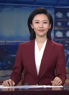 新闻联播首位90后女主播亮相