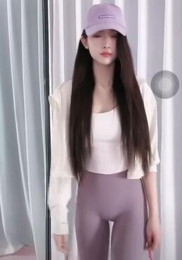 粉色瑜伽紧身裤美女主播3