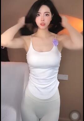 白色色瑜伽紧身裤美女主播抖音希子