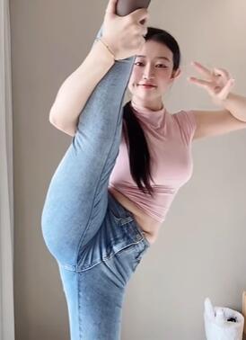 无与伦比的一字马女神