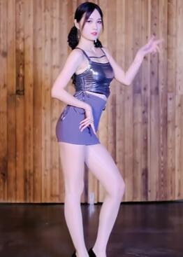 灰色战衣极品美女