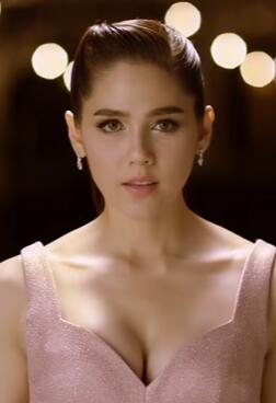 泰国内衣广告:大胸妹子想变小,小胸妹子想变大