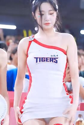 李珠恩,啦啦队中听说你很火呀。