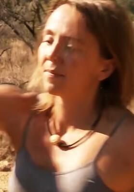 陌生男女荒野求生21天,不带食物不穿衣服,坚持最后还能获10万元