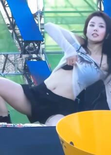 权恩菲𝑾𝒂𝒕𝒆𝒓𝒃𝒐𝒎𝒃超性感饭拍