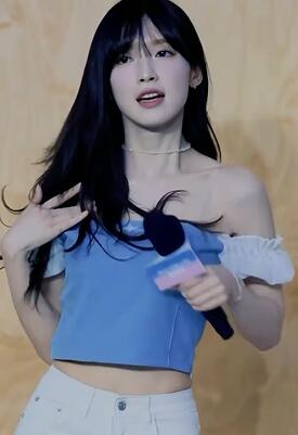 Arin小姐姐白色牛仔裤跳舞直拍慢放~010