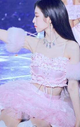 Arin 小姐姐粉色仙女裙直拍慢放~001