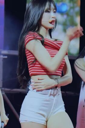 Arin小姐姐白色短裤跳舞直拍慢放~011