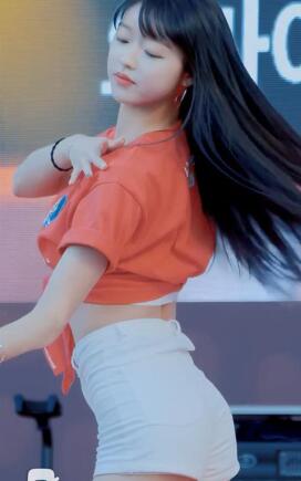 yooa 小姐姐白色短裤跳舞慢放002
