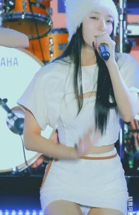 yubin 小姐姐白色短裙跳舞001