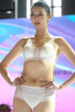 2023广州CKIW针博会 品牌内衣走秀 01