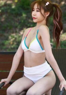 4k模特闵夏琳白色时尚比基尼画报