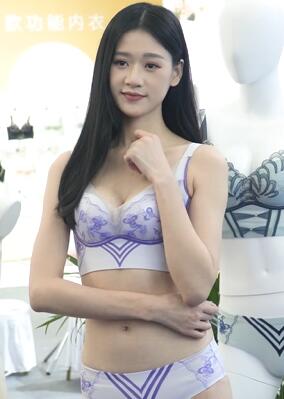2023深圳内衣展 中脉宝莉 性感美女模特内衣秀场