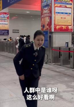 多彩文化活动点亮春运路