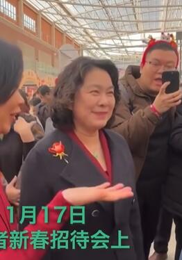 华春莹回应小红书迎大批外国网友