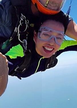 刘晓庆 70岁正是跳伞的年纪