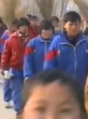 1999年中学生,现在的学生应该没这种经历吧