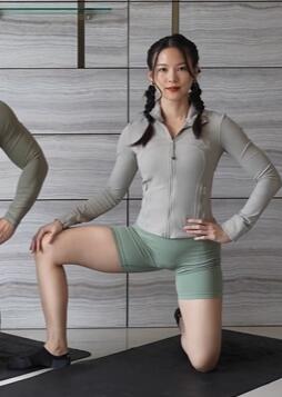 每天12分钟全身拉伸 改善体型