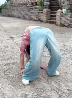 ţ�п���Ů����