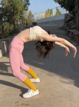 ��ɫ�٤����Ů��ϰ