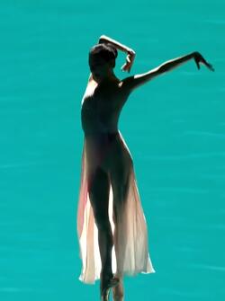 这就是诗经说的在水一方吧