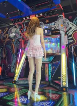 甜甜的小蛋糕裙,蝴蝶结丝,白色细高跟跳恋爱告急