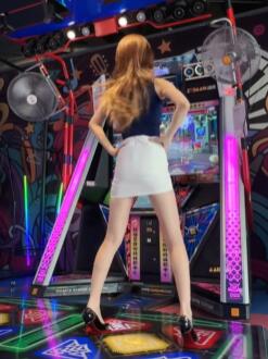 丝滑发丝,职场OL姐姐上班累了,跳舞机上翻跳aoa短裙