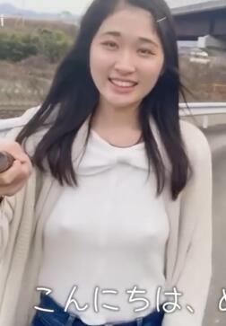 可爱日本美女网红小姐姐户外散步!本以为周围会没有人