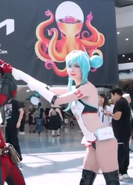 熟悉的金刚狼出现在2024年的洛杉矶动漫展 死侍主持