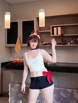 扮演女友角色的Cosplayer为你烘焙饼干