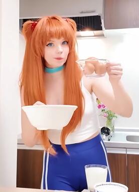 史诗级老婆明日香的Cosplay烹饪秀:煎饼制作大挑战