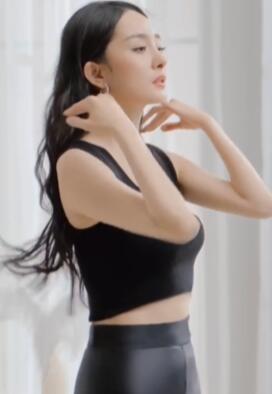 杨幂美腿丝袜代言 紧身裤