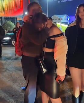 性感妖娆小美女,我们顶不住的穿搭