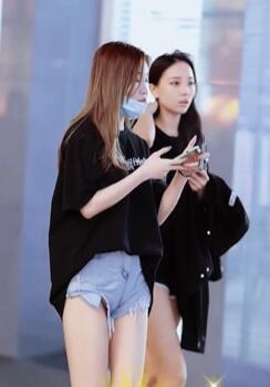 好看的大长腿美女,我们养不起的穿搭