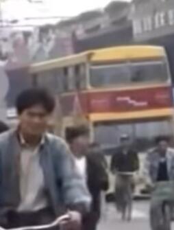 拍摄于1990年广州街头,那一年你多大