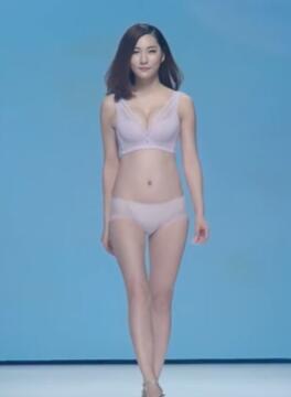深圳内衣走秀。男士自觉