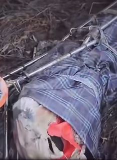 山东济南。被床单包裹的赤裸女尸