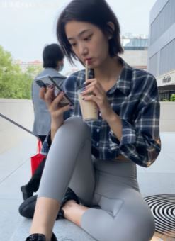 高妹瑜伽裤自在逛街,怎么动都可以