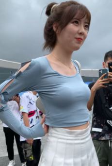 围观群众为什么都要拿手机拍摄