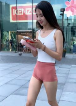 认输吧,实力不允许,她爱街拍