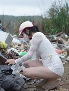 天才女孩完美修复了被扔到垃圾填埋场的坏微波炉