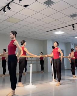 女生舞蹈基本功软度技巧训练