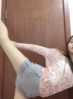 一字马女神】一字马作业还是要交的