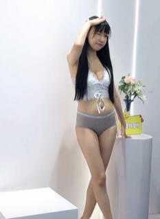 深圳内衣展 依心琪 虎牙美女模特内衣秀