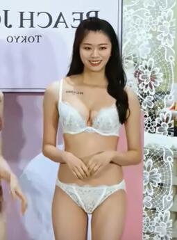 蜜桃女神展现完美曲线身材,等你来看#内衣秀