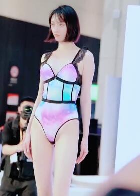 模特秀泳装时尚走秀1