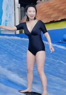 水上乐园的那些美女33