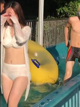水上乐园 泳装美女